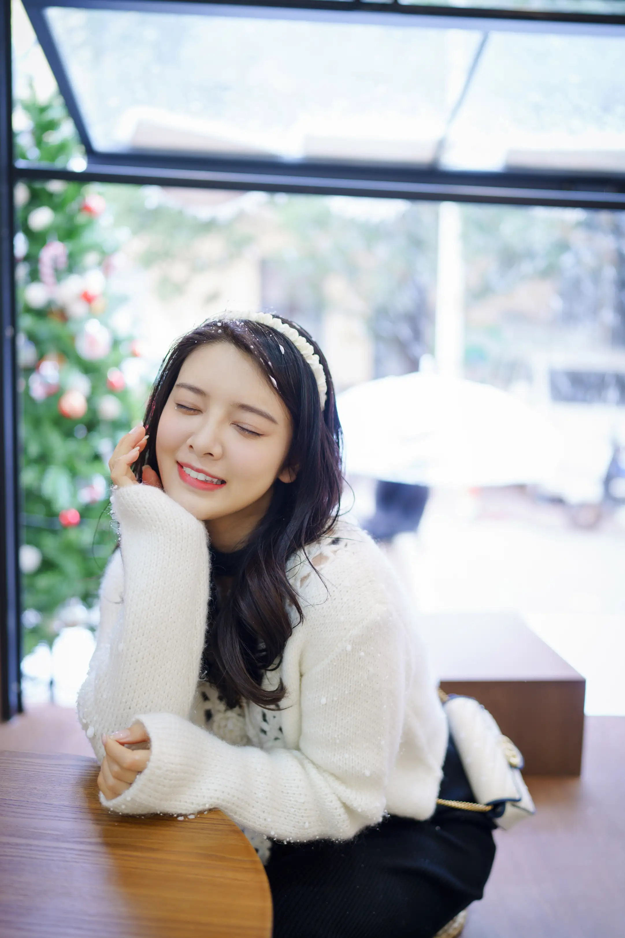 [YITUYU] 2022.01.29 Vol.722 – Jingle Bell, Christmas scenery themed portrait photography Meow meow meow is Jin'er#[61P]-18